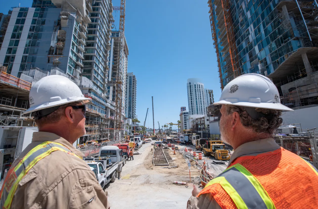 jay081480_77365_a_photo_construction_workers_wearing_safety__659a57cd-8be0-4712-8bfd-af9fb0c171f9