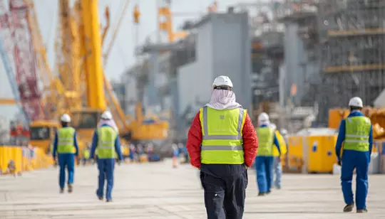 jay081480_77365_in_the_photo_several_workers_in_yellow_and_blue_5fb0f4dd-b2b1-43bb-9e99-aee26ad9bd60.webp