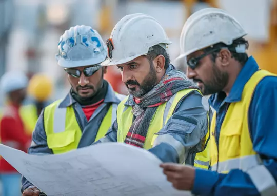 jay081480_77365_photo_of_an_indian_project_manager_wearing_high_120b84a5-10cf-4490-bcbf-ec43524608ad.webp